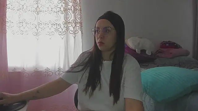 HARLEYNAPIER online show from 19, 4, 2026