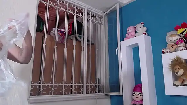 Cuty sexy hot online show from 18, 1, 2026