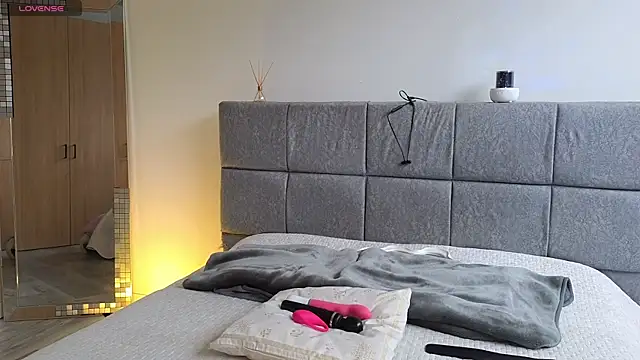 Soffimoon  online show from 11, 5, 2026