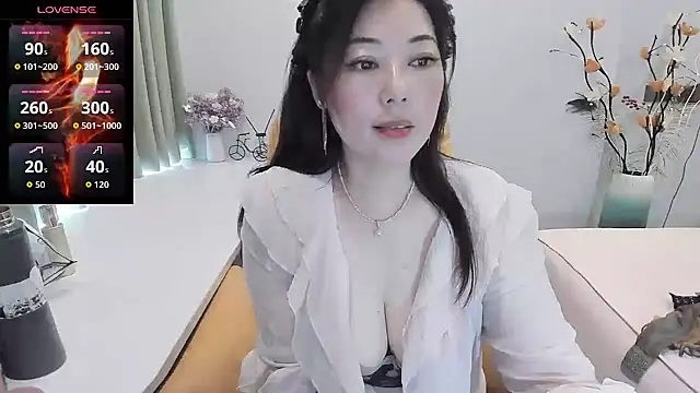 Crystal Wings online show from 23, 10, 2025