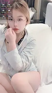 Snapshot of MM-Xylia chatting on 4, 10, 2025 MM-Xylia online show from 4, 10, 2025