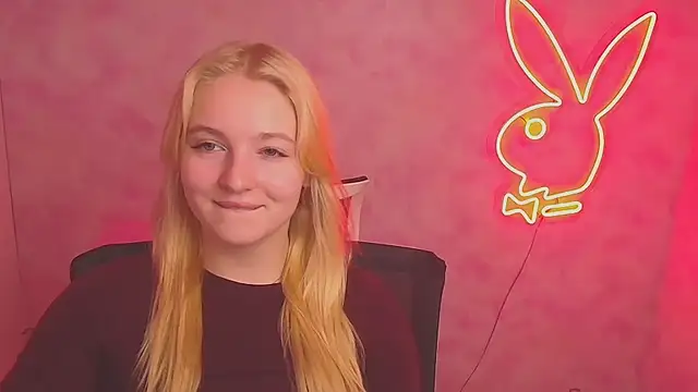 Snapshot of Milka_kiss_ chatting on 6, 3, 2025 Milka kiss online show from 6, 3, 2025