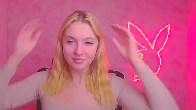 Snapshot of Milka_kiss_ chatting on 3, 11, 2025 Milka kiss online show from 3, 11, 2025