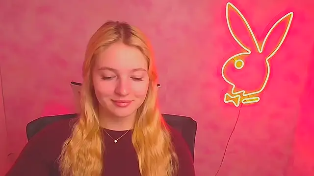 Snapshot of Milka_kiss_ chatting on 4, 3, 2025 Milka kiss online show from 4, 3, 2025