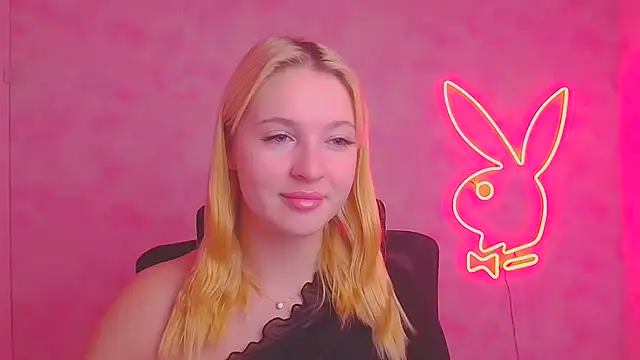 Snapshot of Milka_kiss_ chatting on 8, 11, 2025 Milka kiss online show from 8, 11, 2025