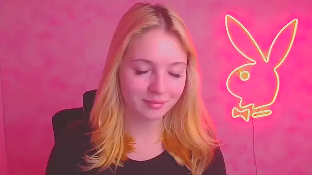 Snapshot of Milka_kiss_ chatting on 13, 11, 2025 Milka kiss online show from 13, 11, 2025