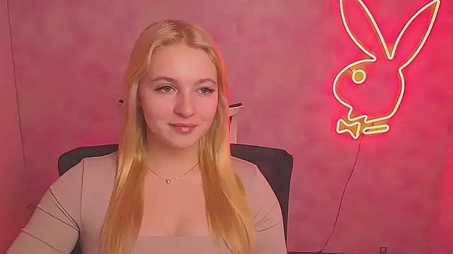 Snapshot of Milka_kiss_ chatting on 7, 3, 2025 Milka kiss online show from 7, 3, 2025