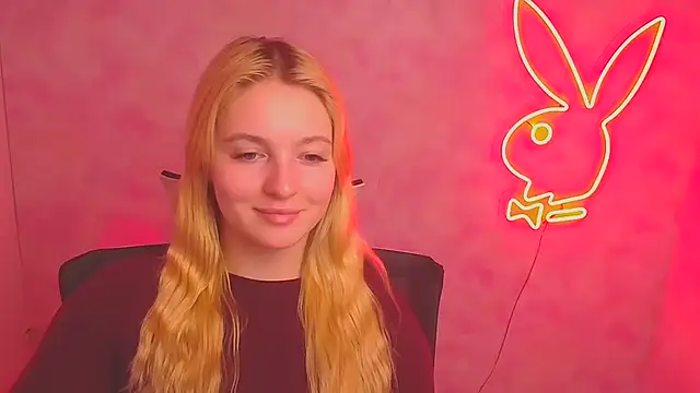 Snapshot of Milka_kiss_ chatting on 4, 3, 2025 Milka kiss online show from 4, 3, 2025