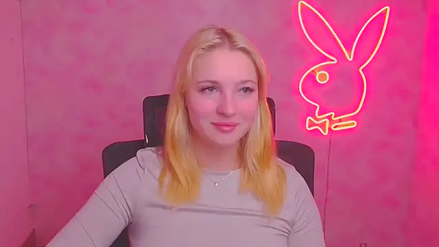 Snapshot of Milka_kiss_ chatting on 8, 10, 2025 Milka kiss online show from 8, 10, 2025