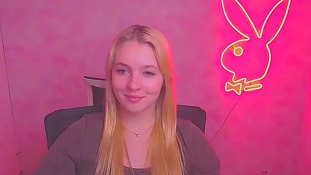 Snapshot of Milka_kiss_ chatting on 8, 2, 2025 Milka kiss online show from 8, 2, 2025