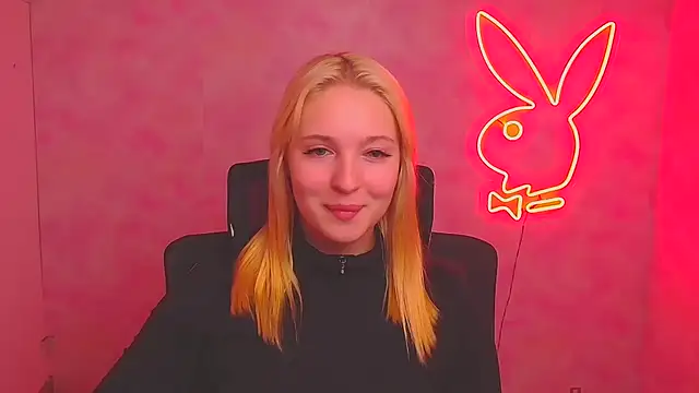 Snapshot of Milka_kiss_ chatting on 2, 10, 2025 Milka kiss online show from 2, 10, 2025