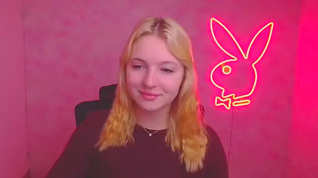 Snapshot of Milka_kiss_ chatting on 27, 10, 2025 Milka kiss online show from 27, 10, 2025