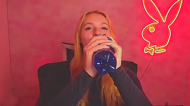 Snapshot of Milka_kiss_ chatting on 18, 3, 2025 Milka kiss online show from 18, 3, 2025