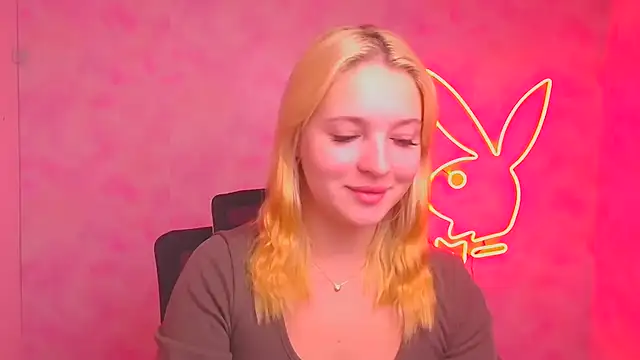 Snapshot of Milka_kiss_ chatting on 17, 10, 2025 Milka kiss online show from 17, 10, 2025