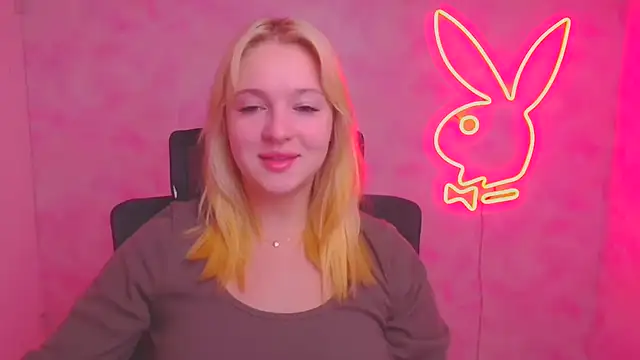 Snapshot of Milka_kiss_ chatting on 14, 10, 2025 Milka kiss online show from 14, 10, 2025