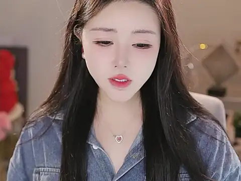 Qiaoqiao  online show from 16, 12, 2025