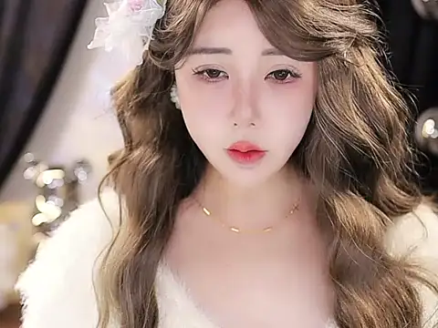 Qiaoqiao  online show from 17, 9, 2025