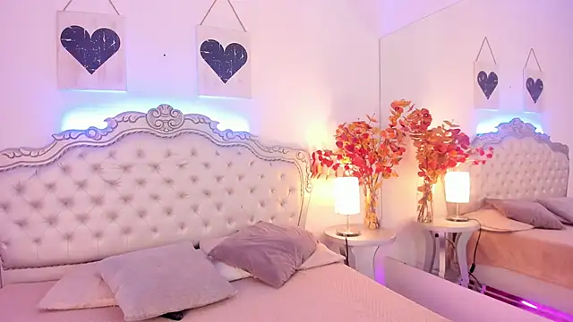 NiaColusi online show from 10, 10, 2025