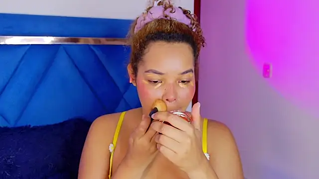 NiaColusi online show from 10, 3, 2026