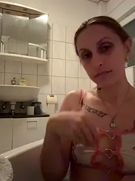 Snapshot of joie_20 chatting on 5, 11, 2025 joie 20 online show from 5, 11, 2025