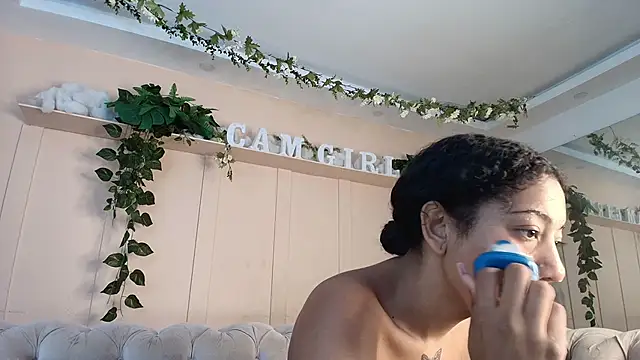 Snapshot of flavia_cruz chatting on 4, 6, 2026 flavia cruz online show from 4, 6, 2026