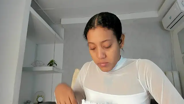 Snapshot of flavia_cruz chatting on 9, 5, 2026 flavia cruz online show from 9, 5, 2026