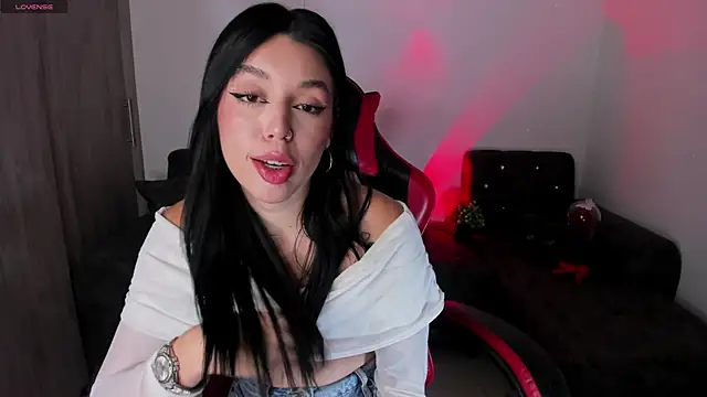 Snapshot of zoee_jackson chatting on 13, 5, 2026 zoee jackson online show from 13, 5, 2026