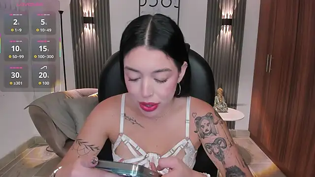 Snapshot of zoee_jackson chatting on 1, 6, 2026 zoee jackson online show from 1, 6, 2026