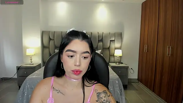Snapshot of zoee_jackson chatting on 4, 6, 2026 zoee jackson online show from 4, 6, 2026