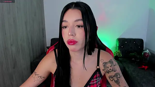 Snapshot of zoee_jackson chatting on 5, 5, 2026 zoee jackson online show from 5, 5, 2026