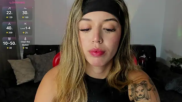 Snapshot of zoee_jackson chatting on 5, 11, 2025 zoee jackson online show from 5, 11, 2025