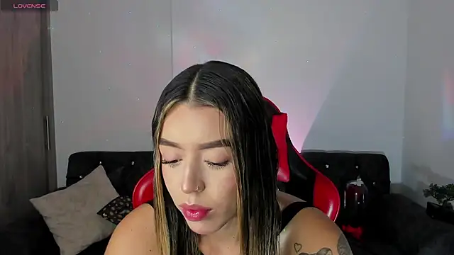 Snapshot of zoee_jackson chatting on 14, 11, 2025 zoee jackson online show from 14, 11, 2025