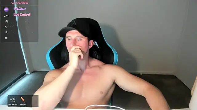 Snapshot of _DownUnderFit_ chatting on 2, 11, 2025 DownUnderFit online show from 2, 11, 2025