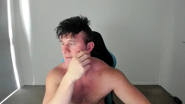 Snapshot of _DownUnderFit_ chatting on 27, 10, 2025 DownUnderFit online show from 27, 10, 2025