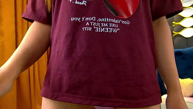 Snapshot of LeyaCass chatting on 4, 6, 2026 LeyaCass online show from 4, 6, 2026