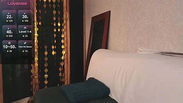 Nora Adamss online show from 16, 12, 2025