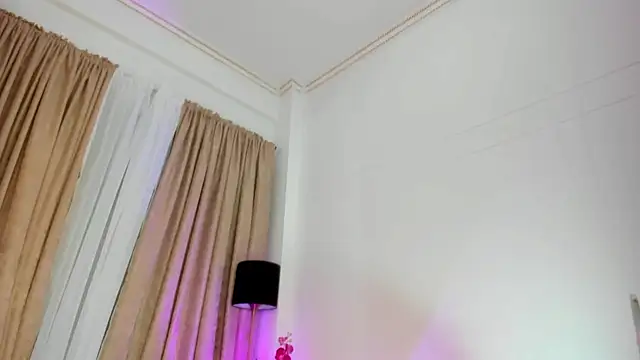 SabrinaWarrenn online show from 2, 10, 2025
