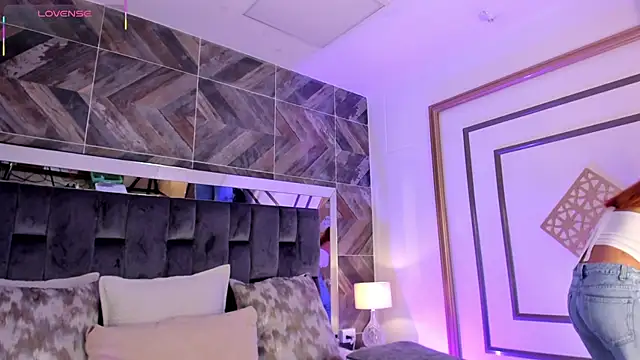 TaniaSmith1 online show from 17, 10, 2025