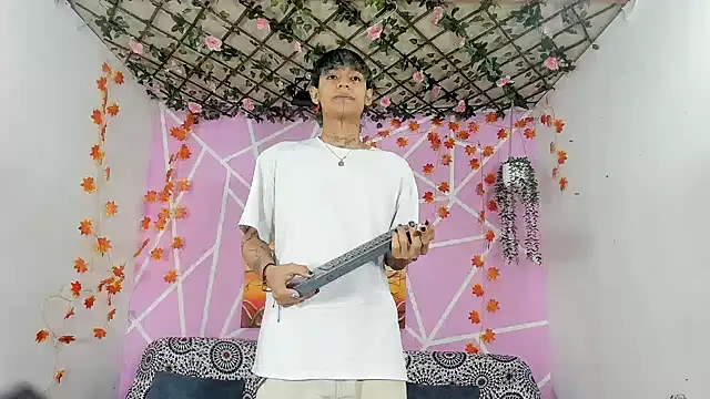 Snapshot of Fresahot2005 chatting on 22, 11, 2025 Fresahot2005 online show from 22, 11, 2025