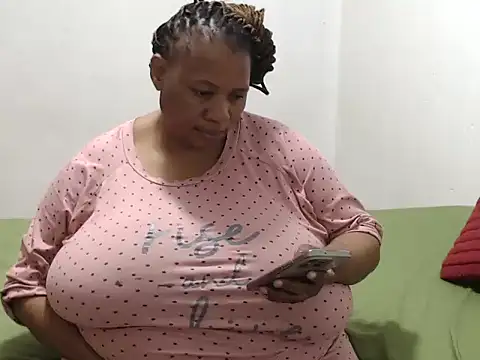 Snapshot of Bustyslave48 chatting on 22, 6, 2026 Bustyslave48 online show from 22, 6, 2026