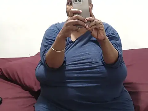 Snapshot of Bustyslave48 chatting on 5, 7, 2026 Bustyslave48 online show from 5, 7, 2026