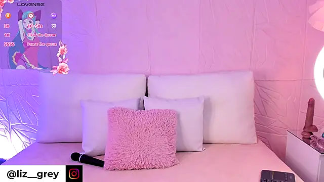 Liz grey  online show from 15, 10, 2025