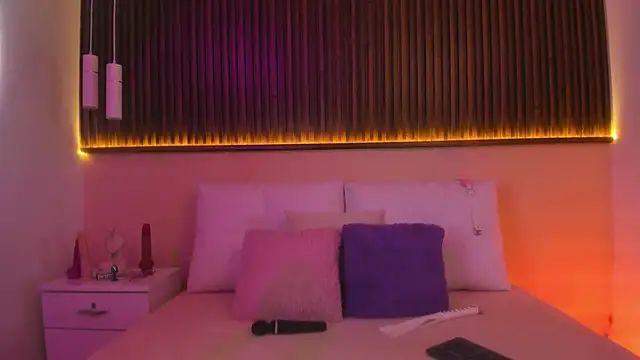 Liz grey  online show from 29, 11, 2025