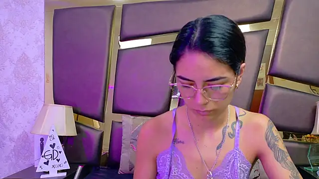 NicoleEsposito online show from 16, 2, 2026