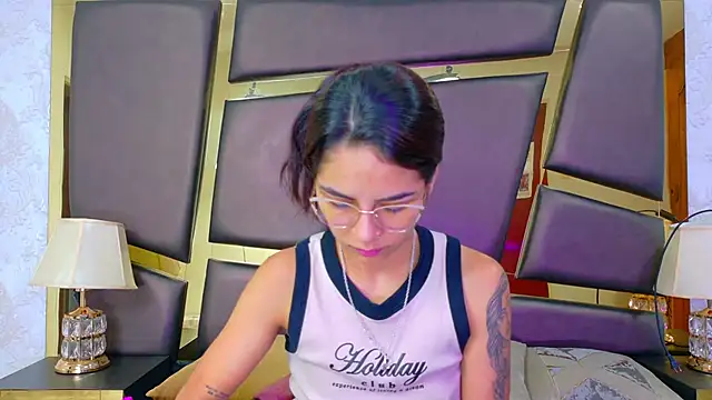 NicoleEsposito online show from 5, 12, 2025