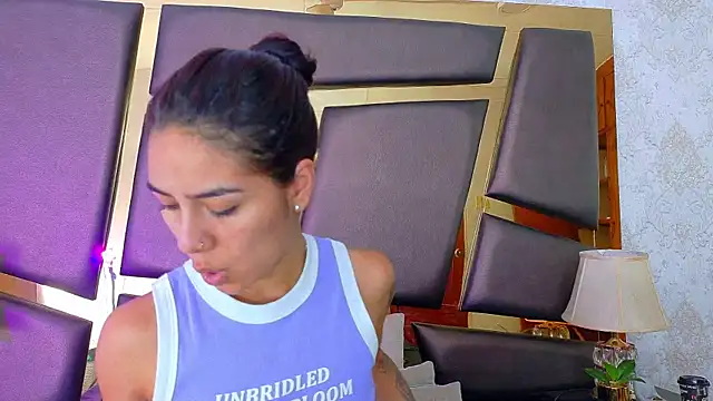 NicoleEsposito online show from 9, 10, 2025