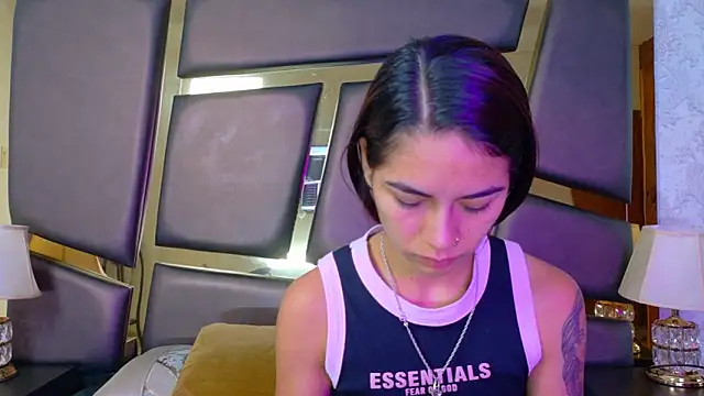 NicoleEsposito online show from 13, 11, 2025