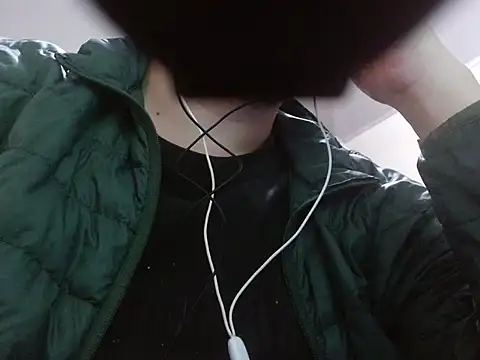 Snapshot of camiloking1720 chatting on 6, 11, 2025 camiloking1720 online show from 6, 11, 2025