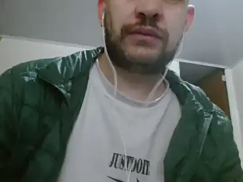 Snapshot of camiloking1720 chatting on 8, 2, 2025 camiloking1720 online show from 8, 2, 2025