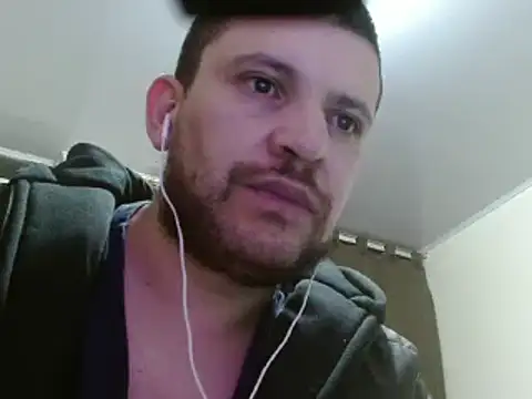 Snapshot of camiloking1720 chatting on 4, 2, 2025 camiloking1720 online show from 4, 2, 2025